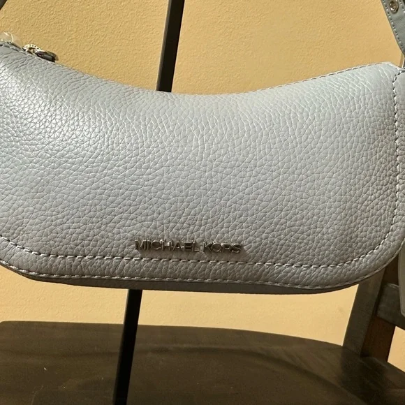 Michael Kors Camden MK Pouchette Crossbody Zip Bag Pale Blue Leather - Picture 2 of 8